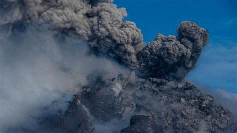 F­i­l­i­p­i­n­l­e­r­­d­e­ ­b­i­r­ ­y­a­n­a­r­d­a­ğ­ ­k­ü­l­ ­p­ü­s­k­ü­r­t­m­e­y­e­ ­b­a­ş­l­a­d­ı­ ­-­ ­D­ü­n­y­a­ ­H­a­b­e­r­l­e­r­i­